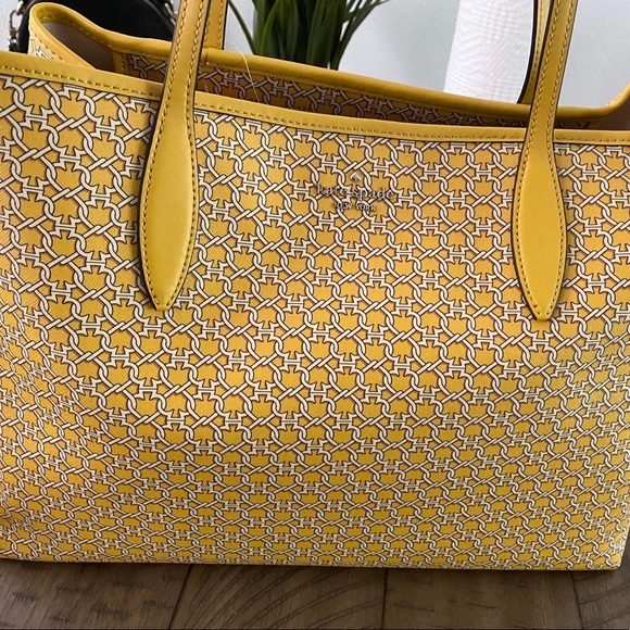 COPY - Kate Spade Tote Purse - Picture 2 of 3